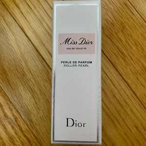 MISS DIOR EAU DE PARFUM ROLLER-PEARL